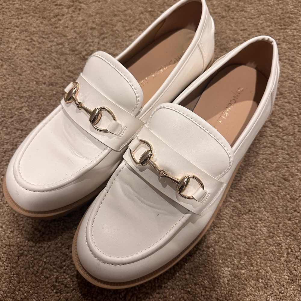 Sincerely Jules White Loafers with Gold Accents - Size 8